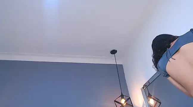 Snapshot of AbigailWilliams_ chatting on March 7, 11:18 am AbigailWilliams online show from March 7, 11:18 am