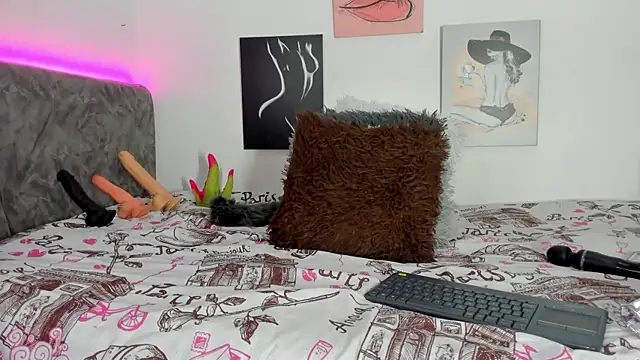 BarbieHotLaura online show from November 28, 12:11 am