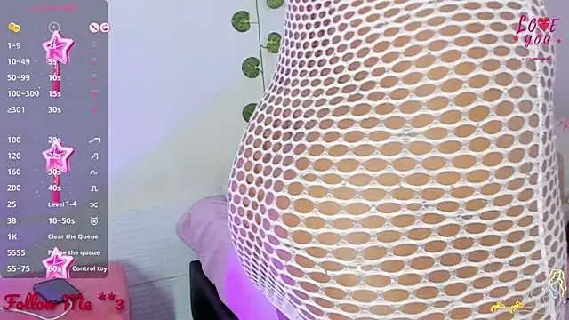 Snapshot of BarbieHotLaura chatting on February 4, 1:56 am BarbieHotLaura online show from February 4, 1:56 am