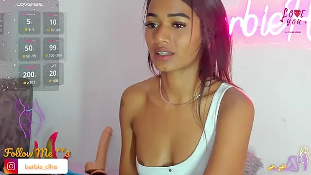 Snapshot of BarbieHotLaura chatting on October 9, 1:39 am BarbieHotLaura online show from October 9, 1:39 am