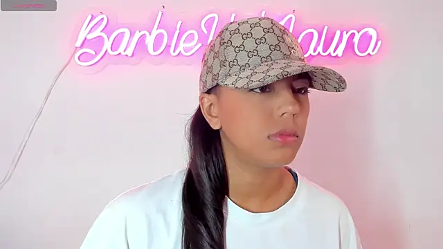 Snapshot of BarbieHotLaura chatting on March 20, 6:42 pm BarbieHotLaura online show from March 20, 6:42 pm