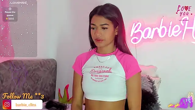 Snapshot of BarbieHotLaura chatting on October 8, 1:34 pm BarbieHotLaura online show from October 8, 1:34 pm