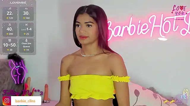 Snapshot of BarbieHotLaura chatting on October 4, 11:45 am BarbieHotLaura online show from October 4, 11:45 am