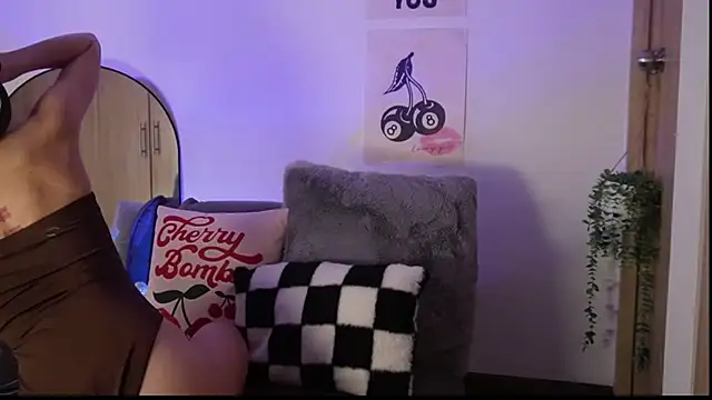 Snapshot of salome-brown chatting on December 4, 10:09 pm salome-brown online show from December 4, 10:09 pm