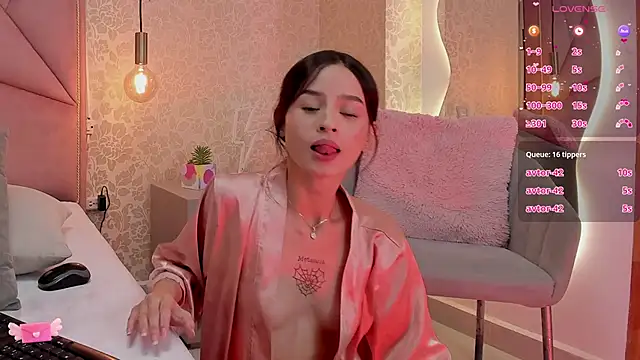 Snapshot of salome-brown chatting on December 7, 10:56 pm salome-brown online show from December 7, 10:56 pm