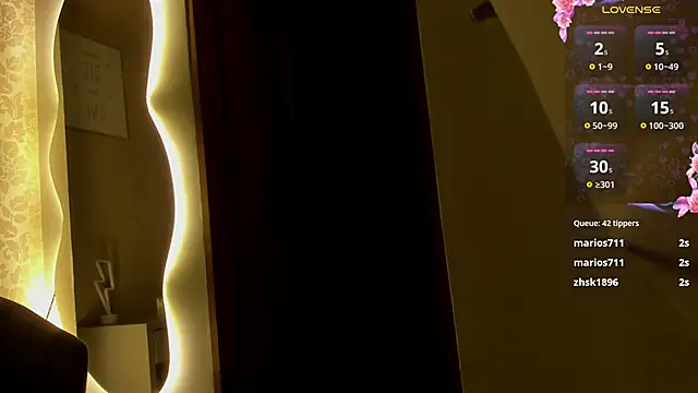 Snapshot of salome-brown chatting on January 3, 4:11 am salome-brown online show from January 3, 4:11 am
