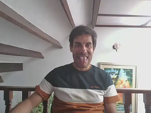 Snapshot of elkike1980 chatting on July 16, 7:33 pm elkike1980 online show from July 16, 7:33 pm