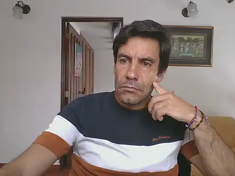 Snapshot of elkike1980 chatting on July 15, 4:14 pm elkike1980 online show from July 15, 4:14 pm