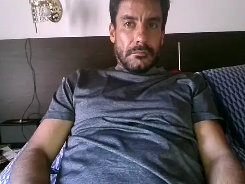 elkike1980 online show from May 18, 9:30 pm