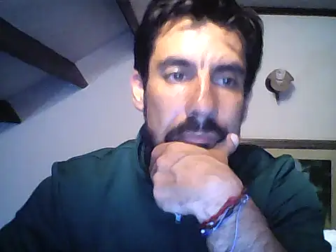 Snapshot of elkike1980 chatting on June 6, 2:06 am elkike1980 online show from June 6, 2:06 am
