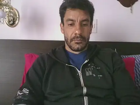 elkike1980 online show from May 15, 12:36 pm