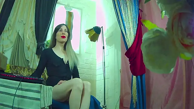 Mary Loon online show from February 25, 6:41 pm