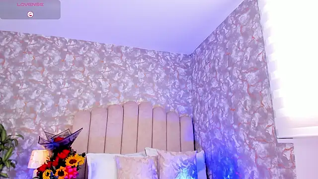 MiaTowson online show from September 23, 2:02 pm