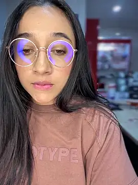 Snapshot of cata_megan chatting on March 3, 4:43 am cata megan online show from March 3, 4:43 am