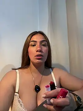 Snapshot of emmily_d chatting on July 18, 7:44 pm emmily d online show from July 18, 7:44 pm