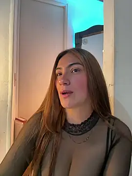 Snapshot of emmily_d chatting on July 16, 6:05 pm emmily d online show from July 16, 6:05 pm