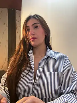 Snapshot of emmily_d chatting on May 1, 3:00 am emmily d online show from May 1, 3:00 am