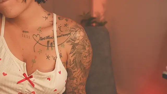 Snapshot of LorenRosse chatting on November 23, 11:48 pm LorenRosse online show from November 23, 11:48 pm