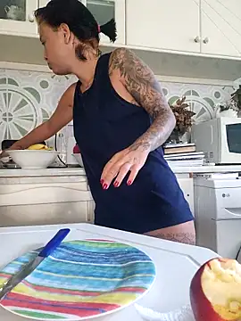 Snapshot of LorenRosse chatting on October 4, 4:47 am LorenRosse online show from October 4, 4:47 am