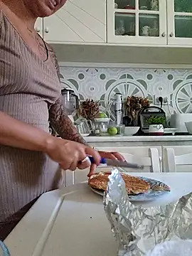 Snapshot of LorenRosse chatting on September 24, 4:19 am LorenRosse online show from September 24, 4:19 am