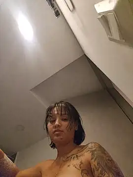 Snapshot of LorenRosse chatting on October 28, 11:25 pm LorenRosse online show from October 28, 11:25 pm