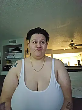 Snapshot of DevilDahm chatting on December 18, 6:51 am DevilDahm online show from December 18, 6:51 am