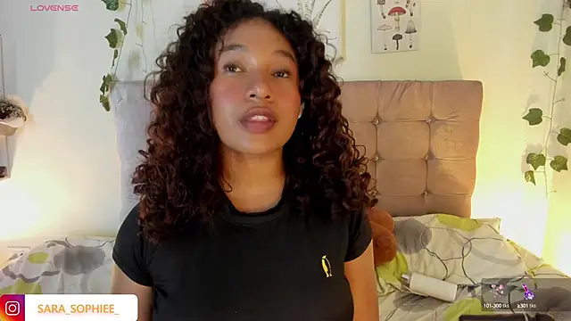 Snapshot of sara_sophieee chatting on February 12, 2:03 am sara sophieee online show from February 12, 2:03 am