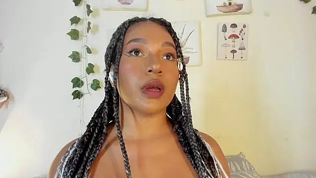 Snapshot of sara_sophieee chatting on January 17, 1:04 am sara sophieee online show from January 17, 1:04 am