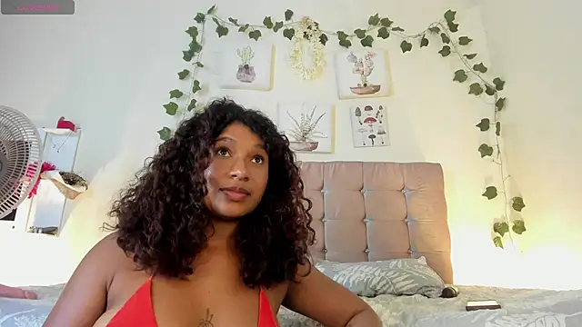 Snapshot of sara_sophieee chatting on February 26, 2:52 am sara sophieee online show from February 26, 2:52 am