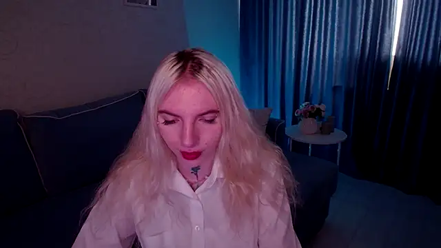 Snapshot of AnneTenet chatting on September 18, 9:12 am AnneTenet online show from September 18, 9:12 am