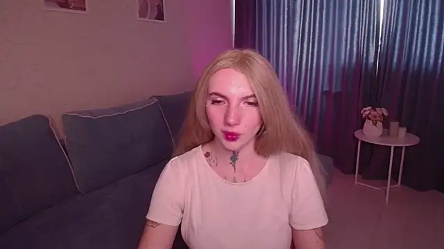 Snapshot of AnneTenet chatting on September 21, 9:25 am AnneTenet online show from September 21, 9:25 am