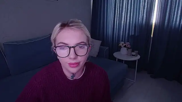 Snapshot of AnneTenet chatting on October 3, 9:22 am AnneTenet online show from October 3, 9:22 am