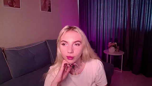 Snapshot of AnneTenet chatting on September 19, 9:24 am AnneTenet online show from September 19, 9:24 am