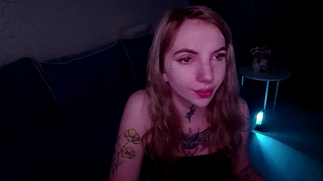 Snapshot of AnneTenet chatting on October 10, 7:09 am AnneTenet online show from October 10, 7:09 am