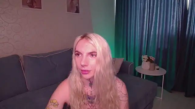 Snapshot of AnneTenet chatting on September 13, 9:20 am AnneTenet online show from September 13, 9:20 am