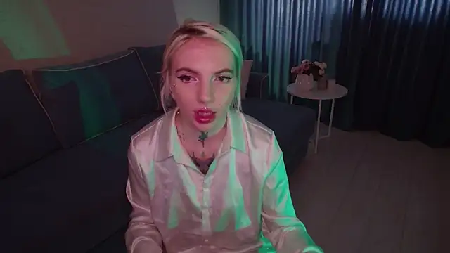 Snapshot of AnneTenet chatting on September 24, 9:27 am AnneTenet online show from September 24, 9:27 am