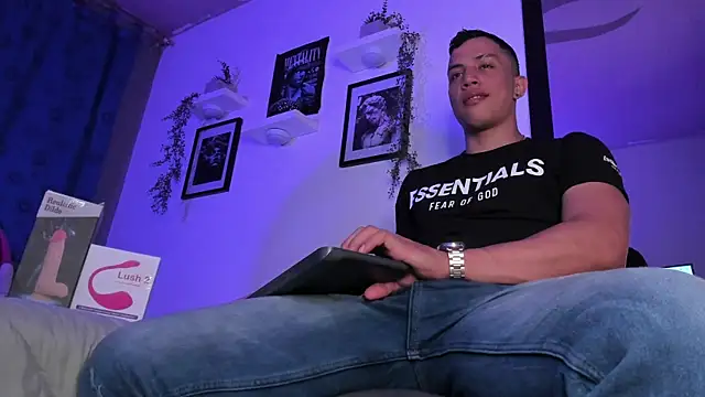 ThomsEvery  online show from January 21, 3:04 am