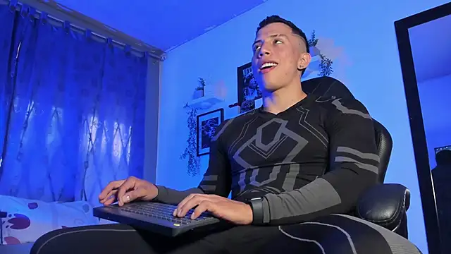 ThomsEvery  online show from October 30, 10:06 pm