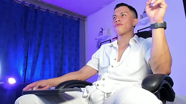 ThomsEvery  online show from December 1, 11:05 pm