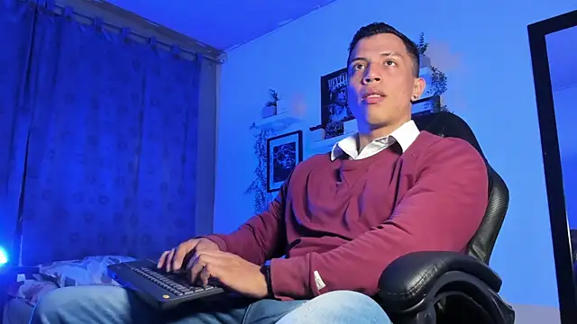 ThomsEvery  online show from November 14, 10:24 pm