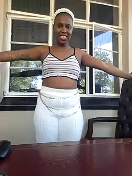 Snapshot of YourDreamLady22 chatting on February 8, 10:39 am YourDreamLady22 online show from February 8, 10:39 am