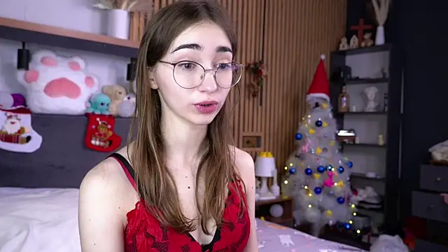 Snapshot of PollyBeev chatting on November 27, 8:04 am PollyBeev online show from November 27, 8:04 am