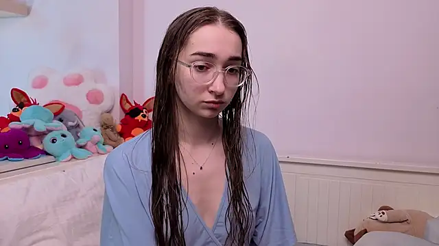 PollyBeev online show from June 7, 7:35 am