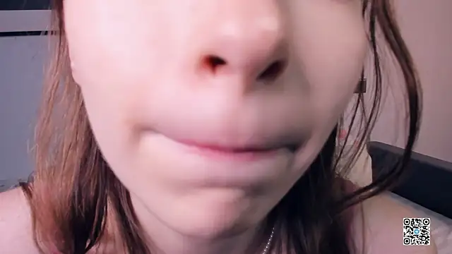 Snapshot of PollyBeev chatting on September 12, 7:30 am PollyBeev online show from September 12, 7:30 am