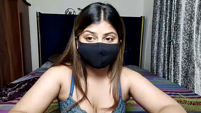 Snapshot of Hoty-Shivangi chatting on May 24, 8:20 pm Hoty-Shivangi online show from May 24, 8:20 pm