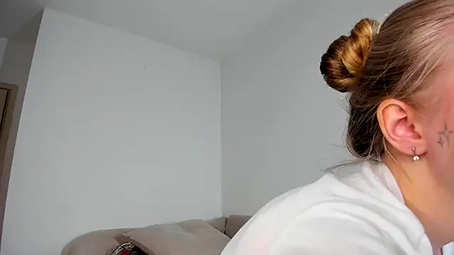 MiaMews online show from November 13, 12:31 pm