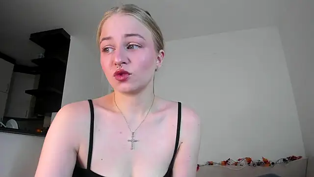 MiaMews online show from December 5, 1:53 pm