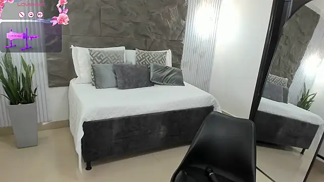 Snapshot of coniie_jhons chatting on June 19, 12:00 pm coniie jhons online show from June 19, 12:00 pm