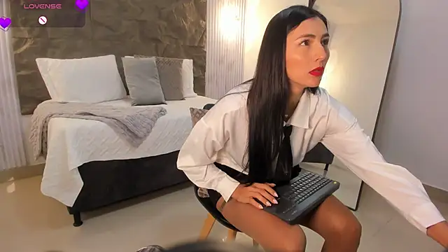 coniie jhons online show from February 18, 11:06 am