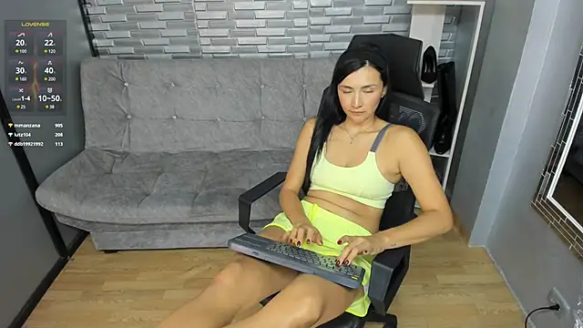 Snapshot of coniie_jhons chatting on March 16, 3:28 pm coniie jhons online show from March 16, 3:28 pm
